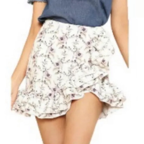 Dresses & Skirts - Floral skirt mini white womens chic ruffle flowers NWT
